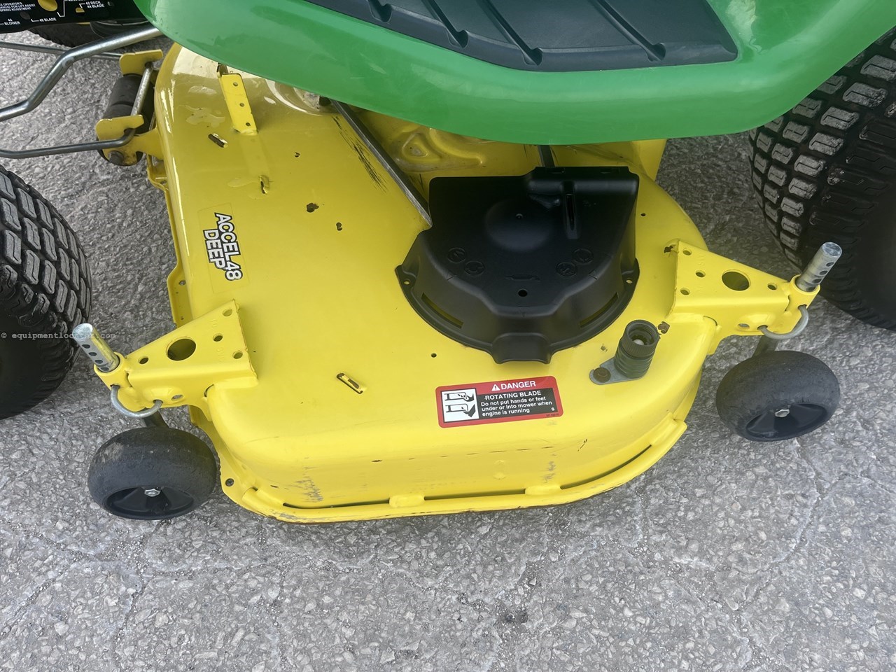 2018 John Deere X380 Image 10
