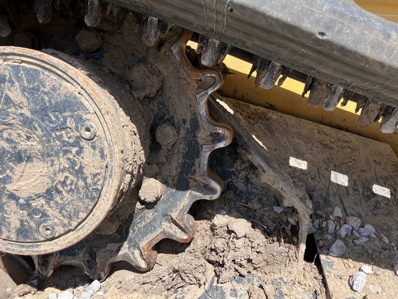 2023 John Deere 331G Image 10