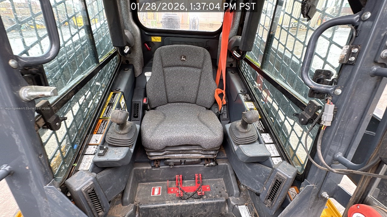 2023 John Deere 333G Image 10