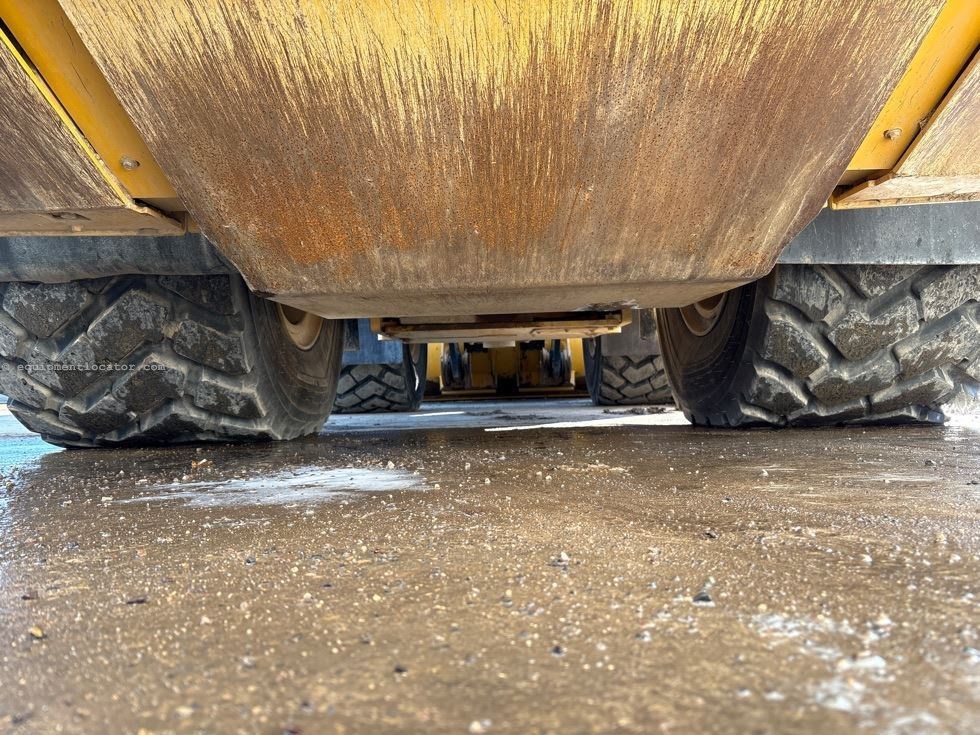 2022 John Deere 844LA Image 27