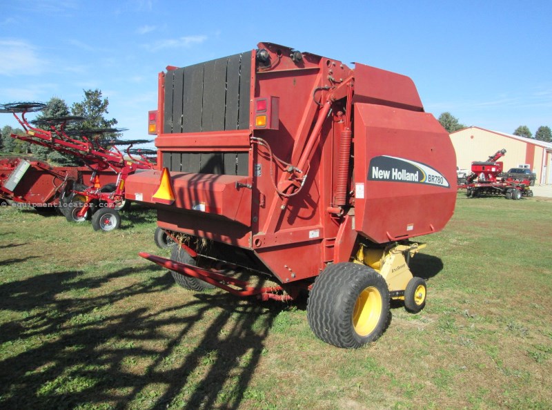 2004 New Holland BR780 Image 10