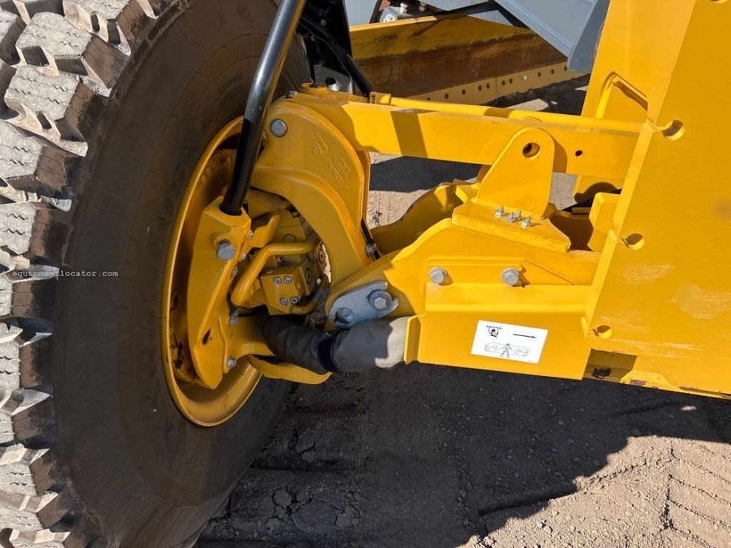 2023 John Deere 772G Image 10