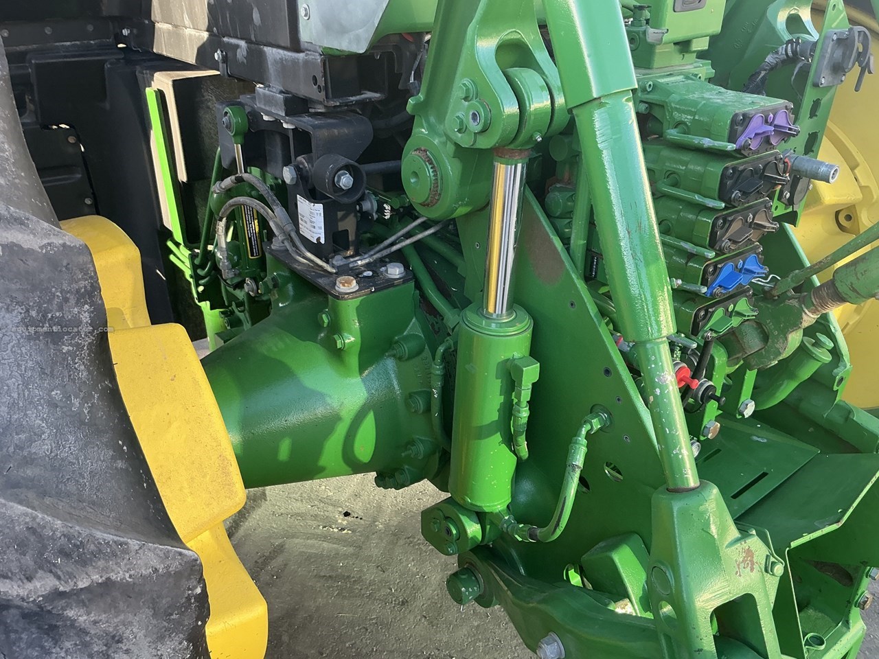 2018 John Deere 8295R Image 10