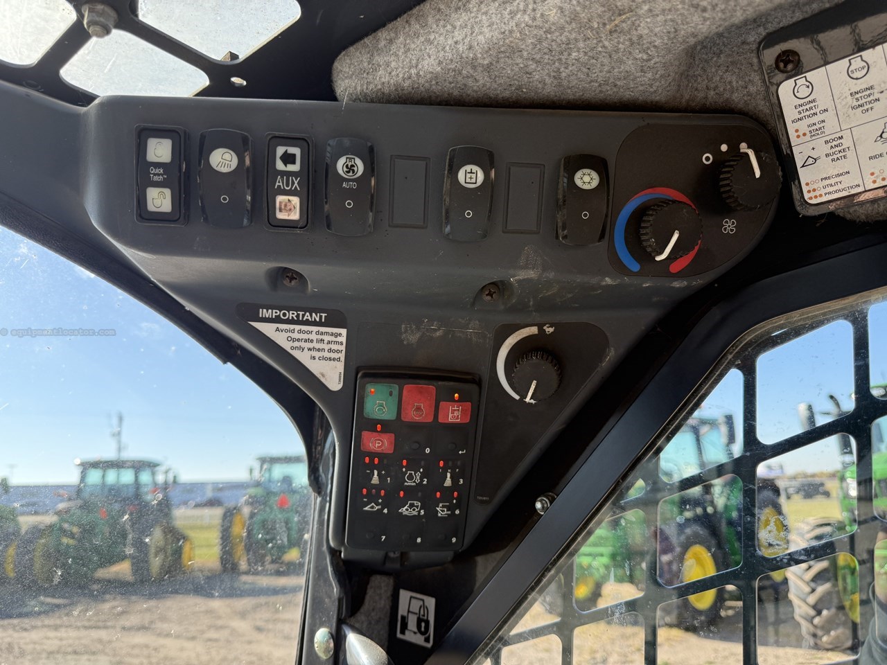 2021 John Deere 325G Image 10