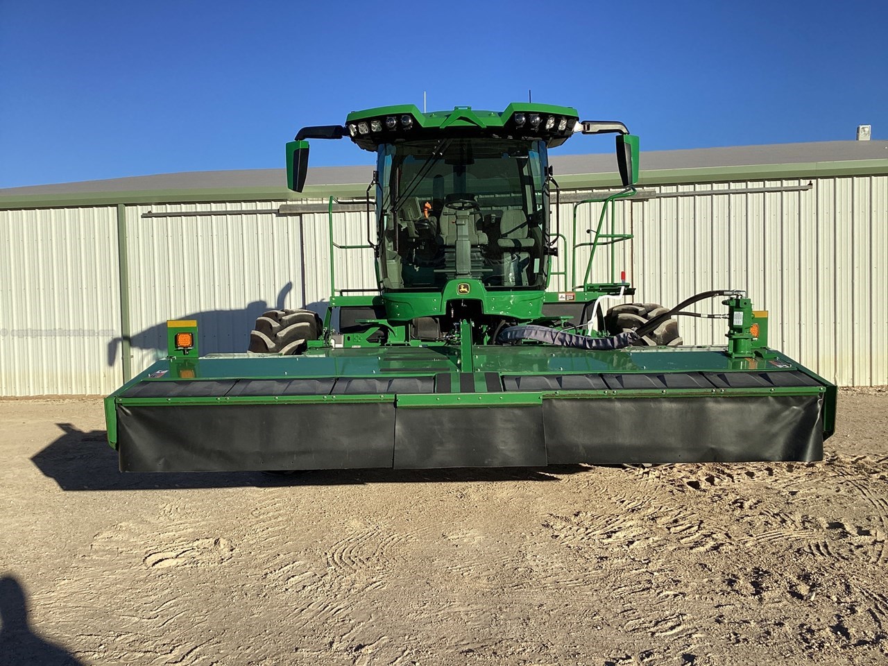 2024 John Deere W235R Image 4