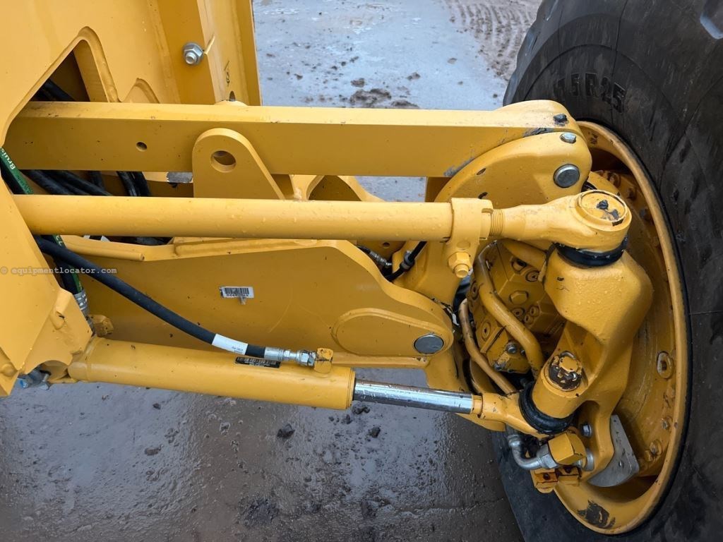 2024 John Deere 672G Image 10