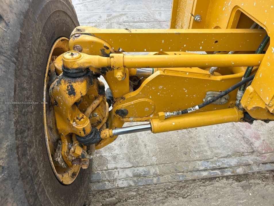 2024 John Deere 772G Image 10