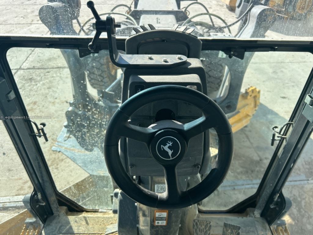 2024 John Deere 772G Image 48