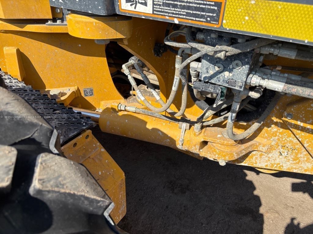 2024 John Deere 772G Image 28