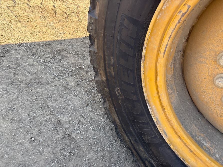 2024 John Deere 772G Image 34