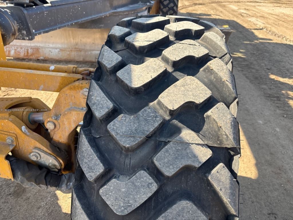 2024 John Deere 772G Image 37