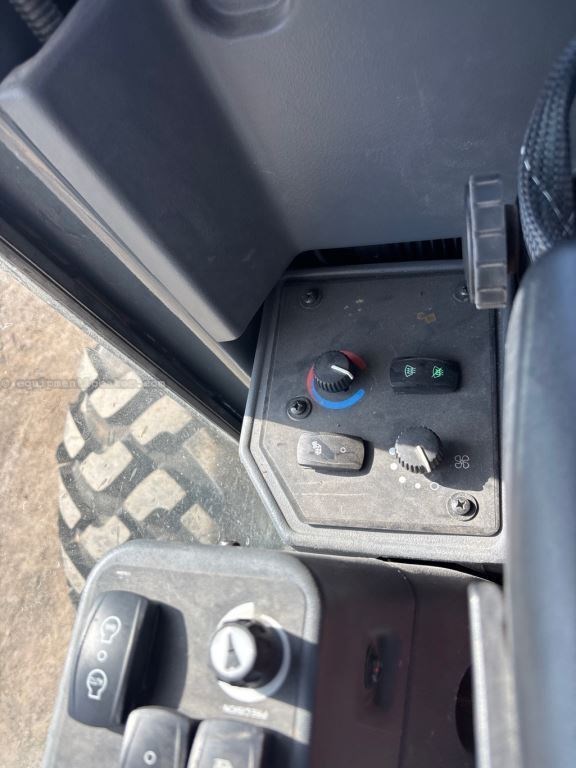 2024 John Deere 772G Image 44