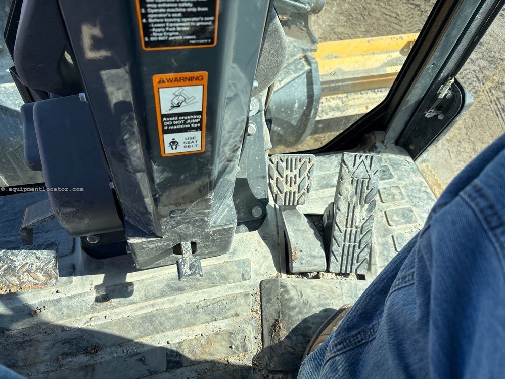 2024 John Deere 772G Image 48