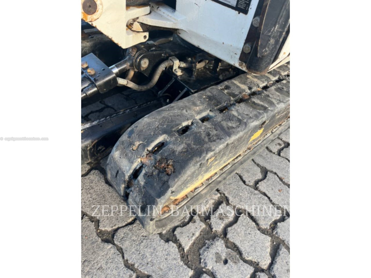 2022 Caterpillar 300.9D Image 10