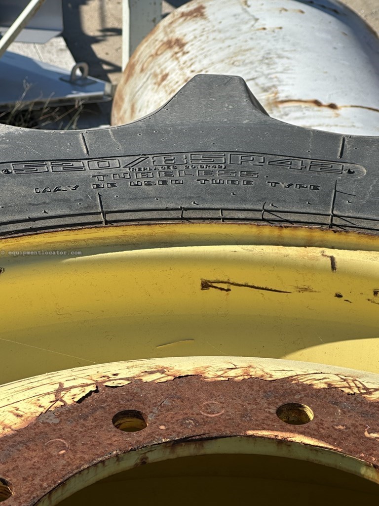 2023 John Deere 520/85/R42 DUALS Image 4