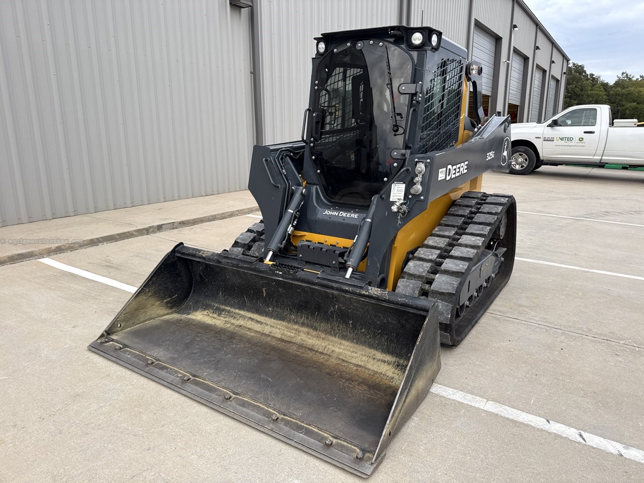 2024 John Deere 325G Image 4