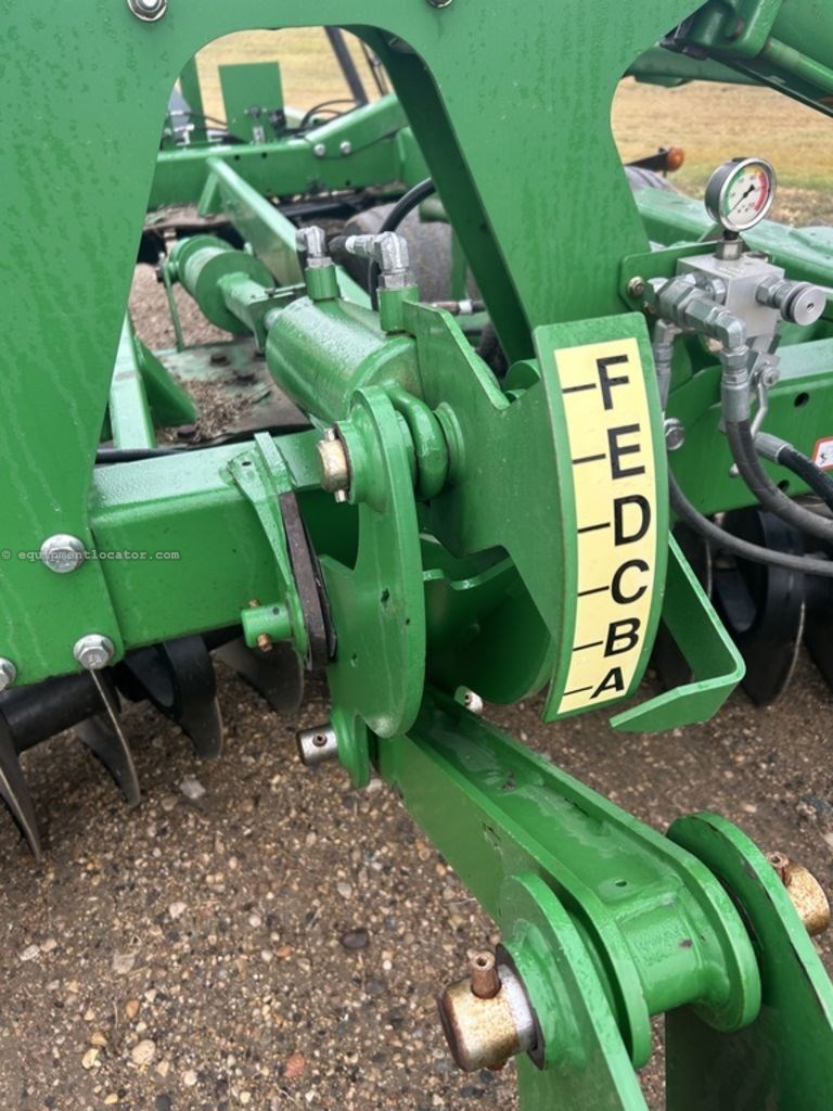 2013 John Deere 2623VT Vertical Tillage Image 6