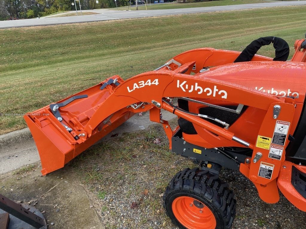 2025 Kubota LA344S Image 2