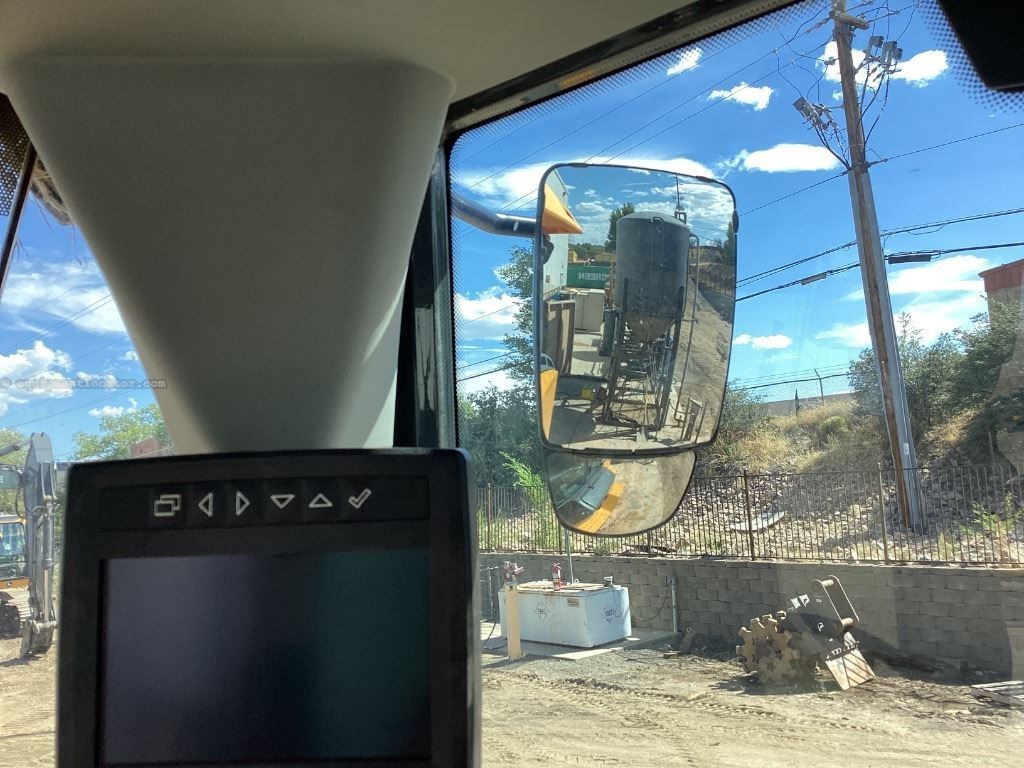 2023 John Deere 544 P Image 10