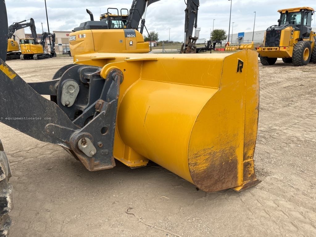 2021 John Deere 644P Image 10