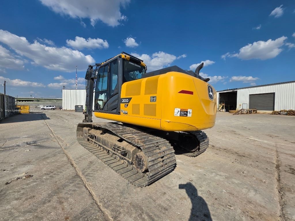 2023 John Deere 200G Image 2