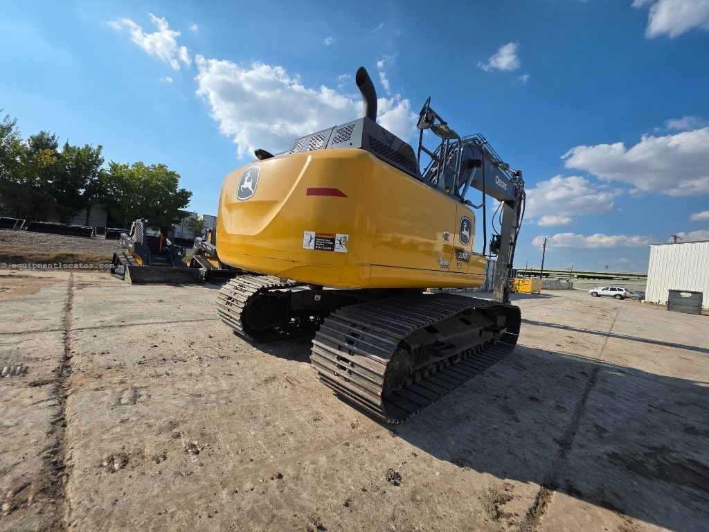 2023 John Deere 200G Image 4
