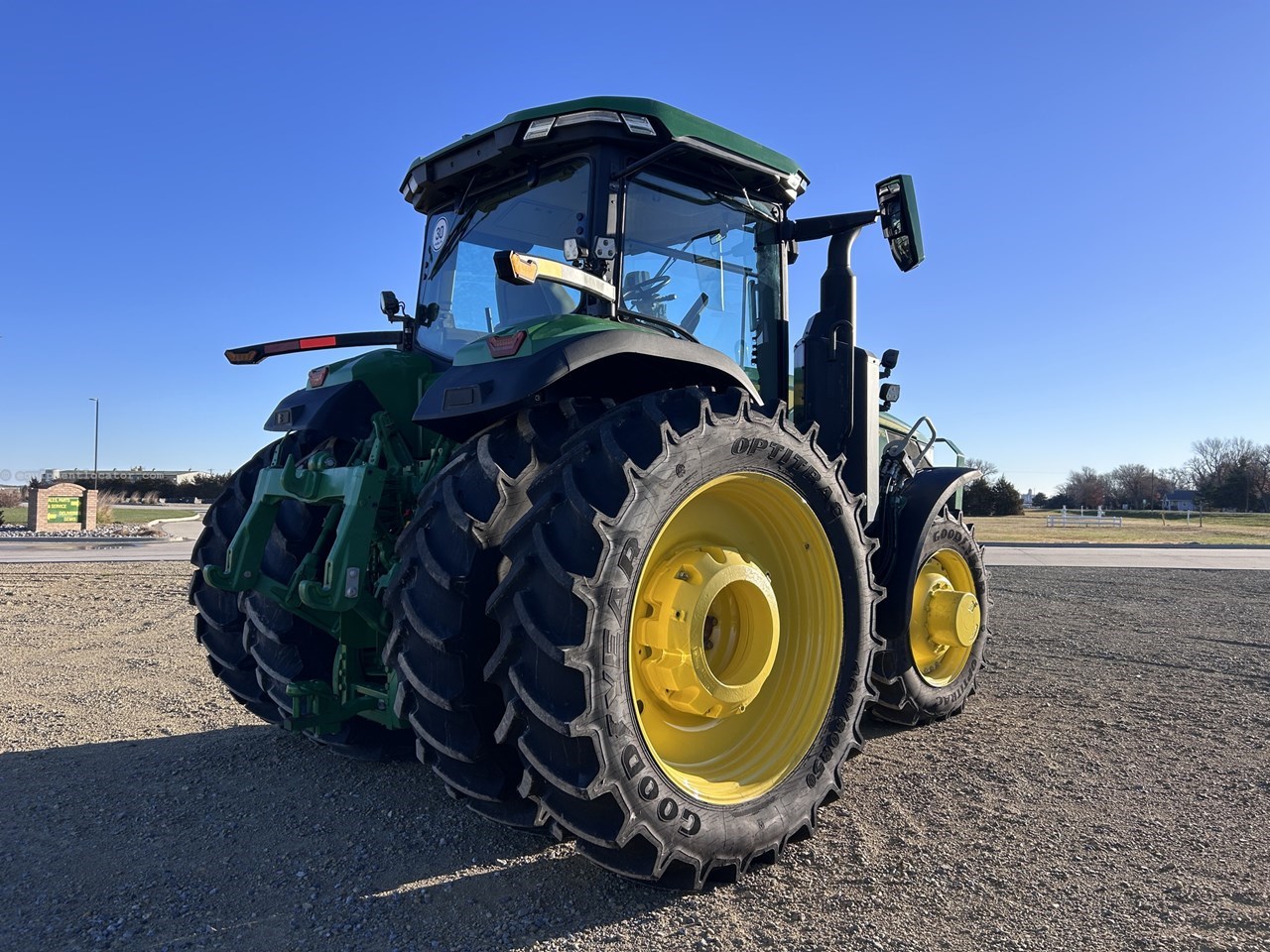 2023 John Deere 7R 230 Image 3