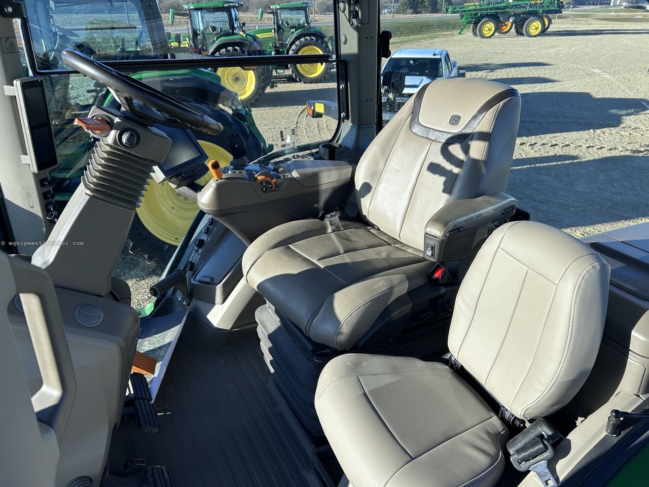 2023 John Deere 7R 230 Image 23