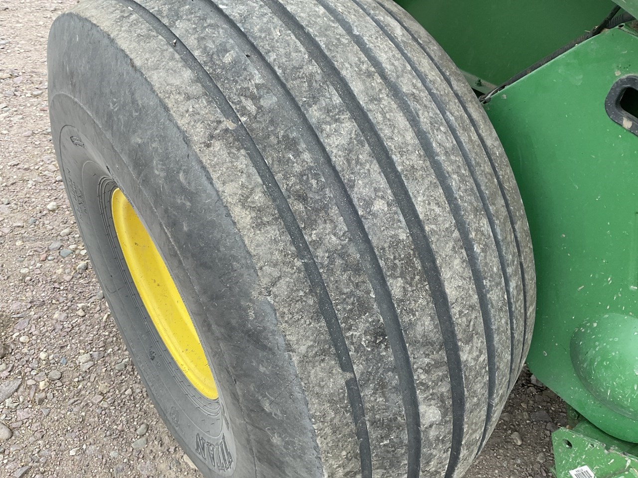 2017 John Deere 569 Premium Image 10