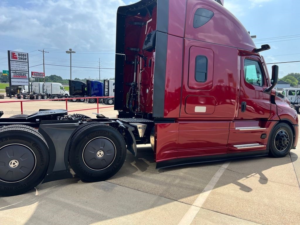 2026 Freightliner PJ126SLP Image 4