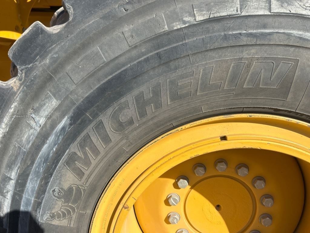 2021 John Deere 544P Image 33