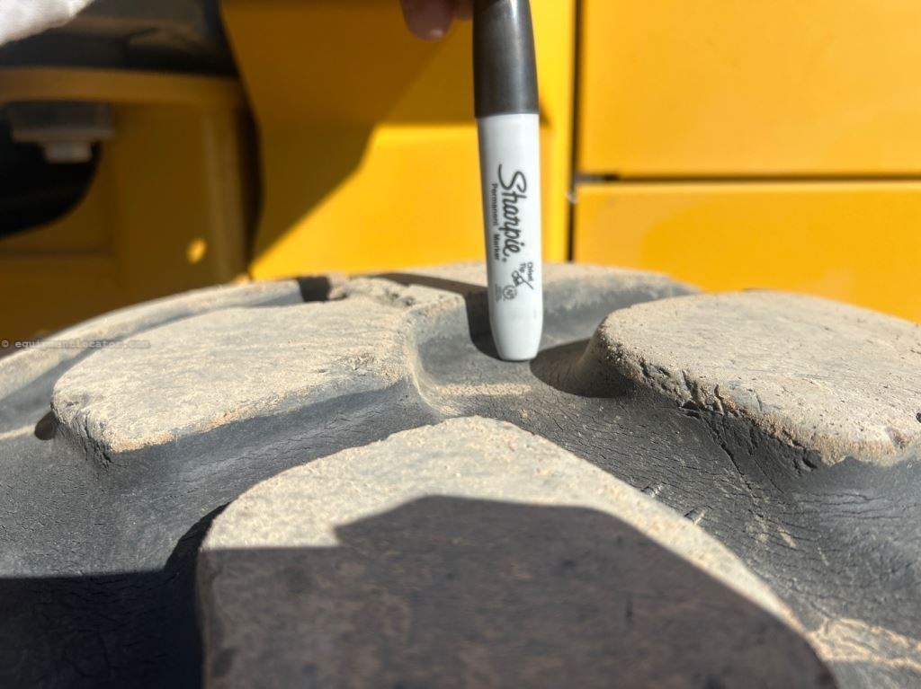 2021 John Deere 544P Image 36