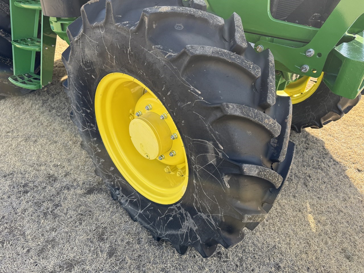 2024 John Deere 6135E Image 10
