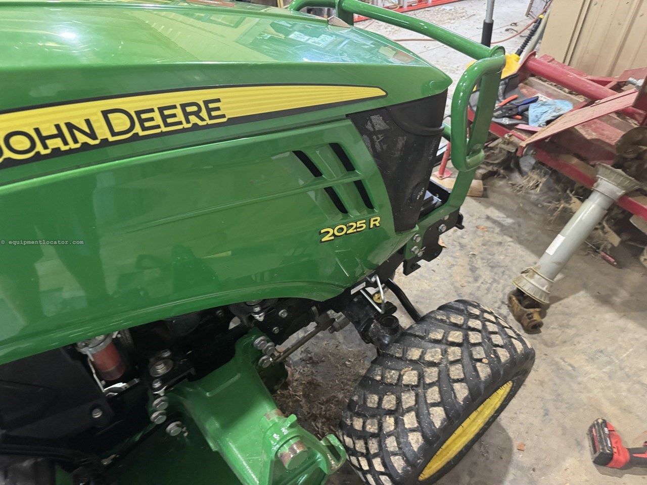 2022 John Deere 2025R Image 10
