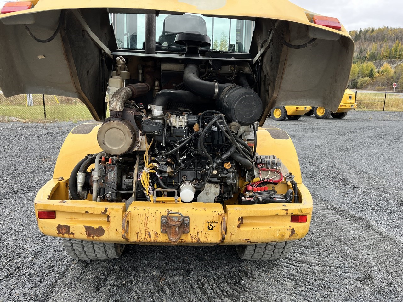 2015 John Deere 244K Image 10