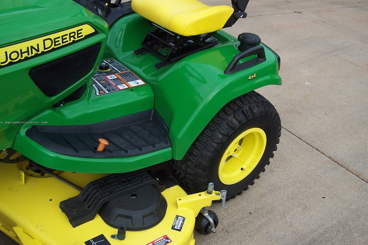 2022 John Deere X738 Image 20