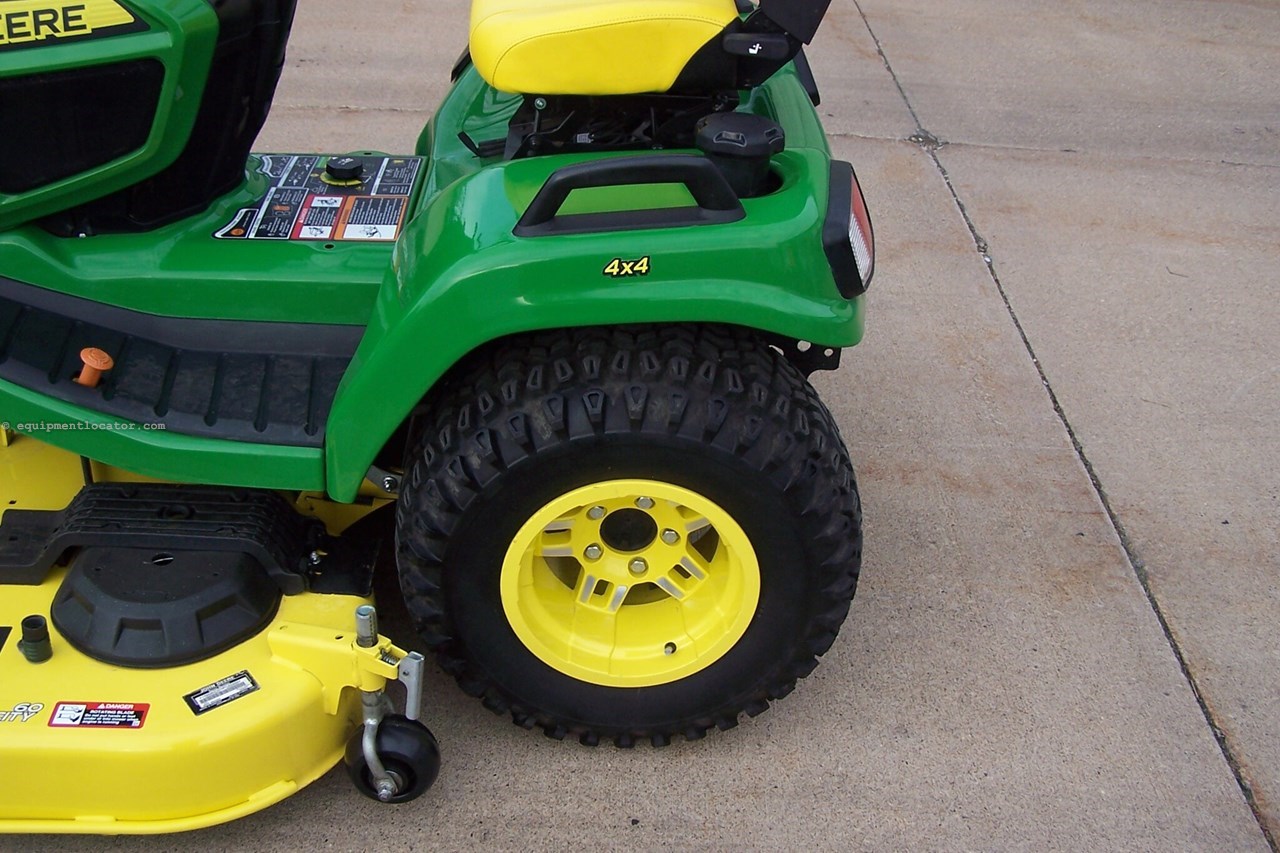 2022 John Deere X738 Image 21