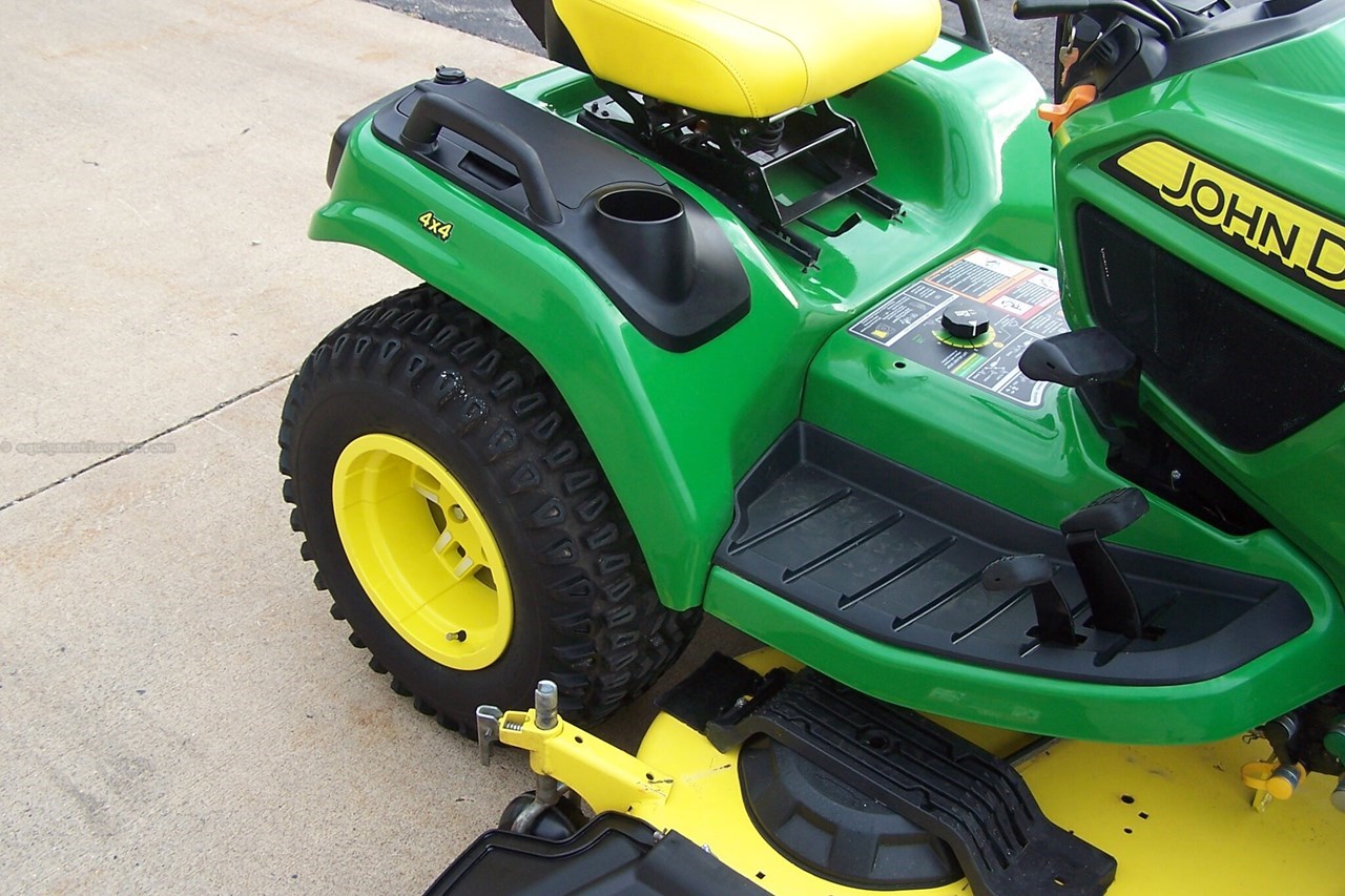 2022 John Deere X738 Image 26