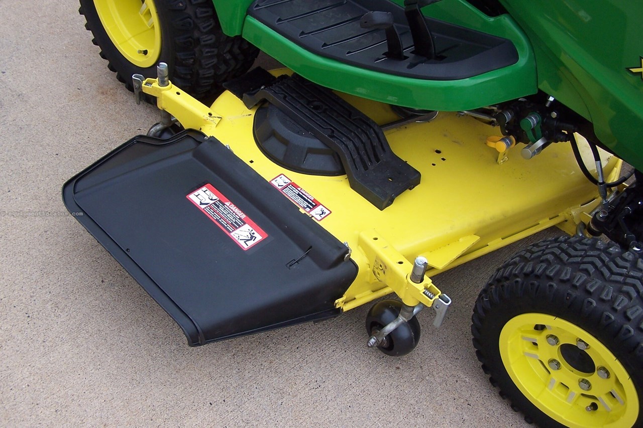 2022 John Deere X738 Image 28