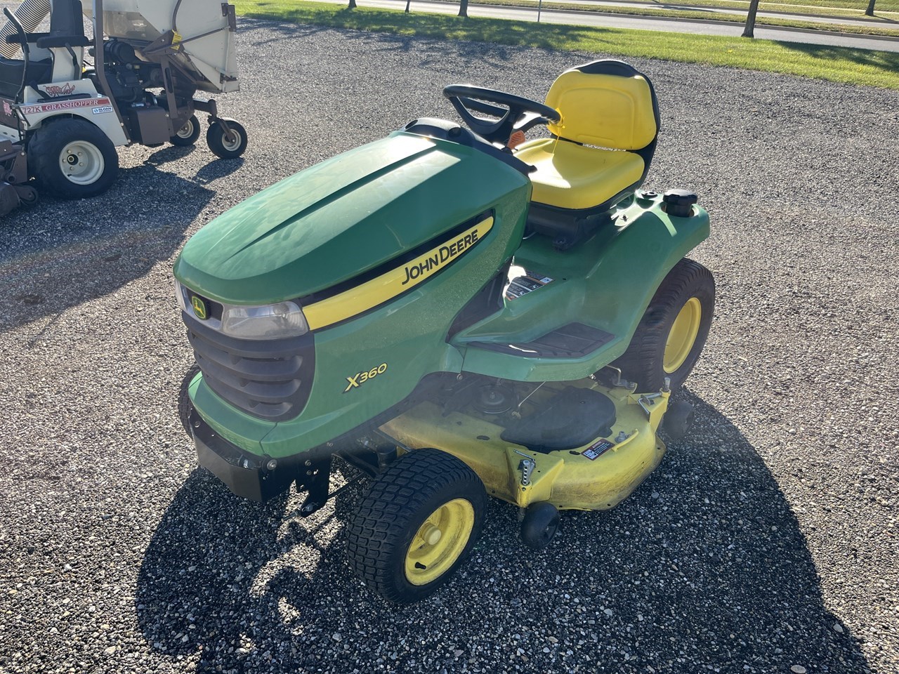 2011 John Deere X360 Image 3