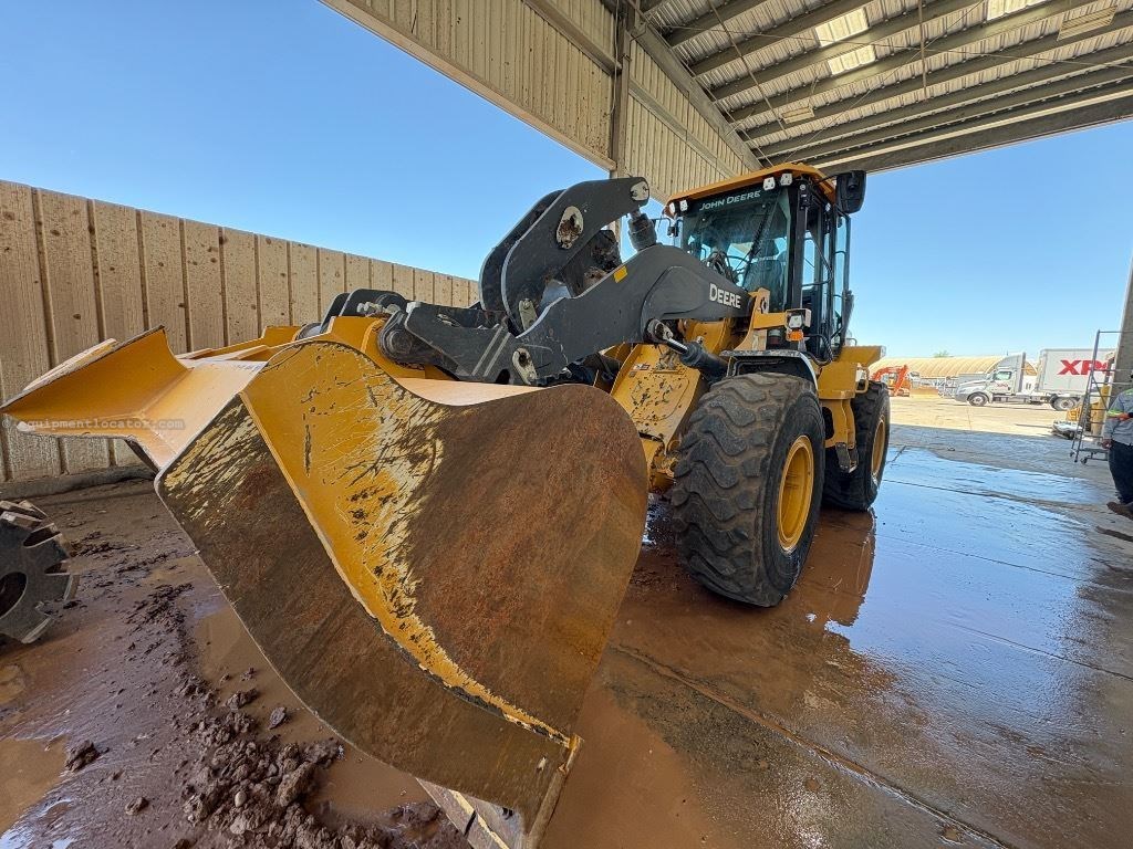 2023 John Deere 544P Image 2