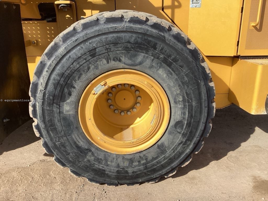 2022 John Deere 744L Image 10