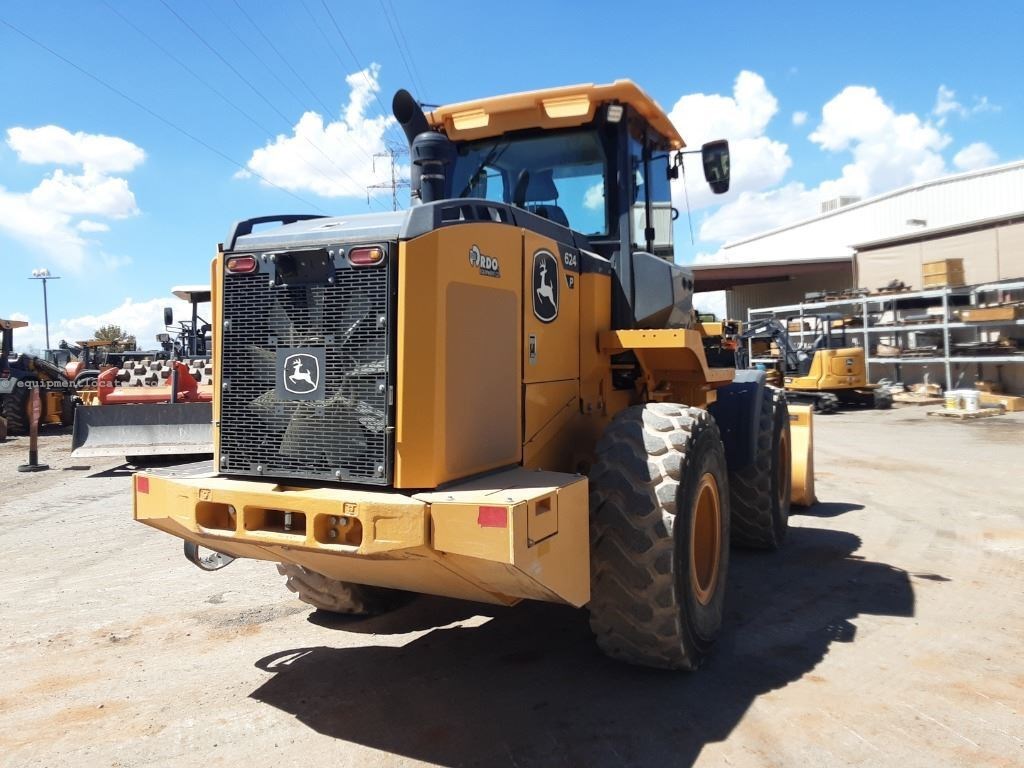 2022 John Deere 624P Image 4