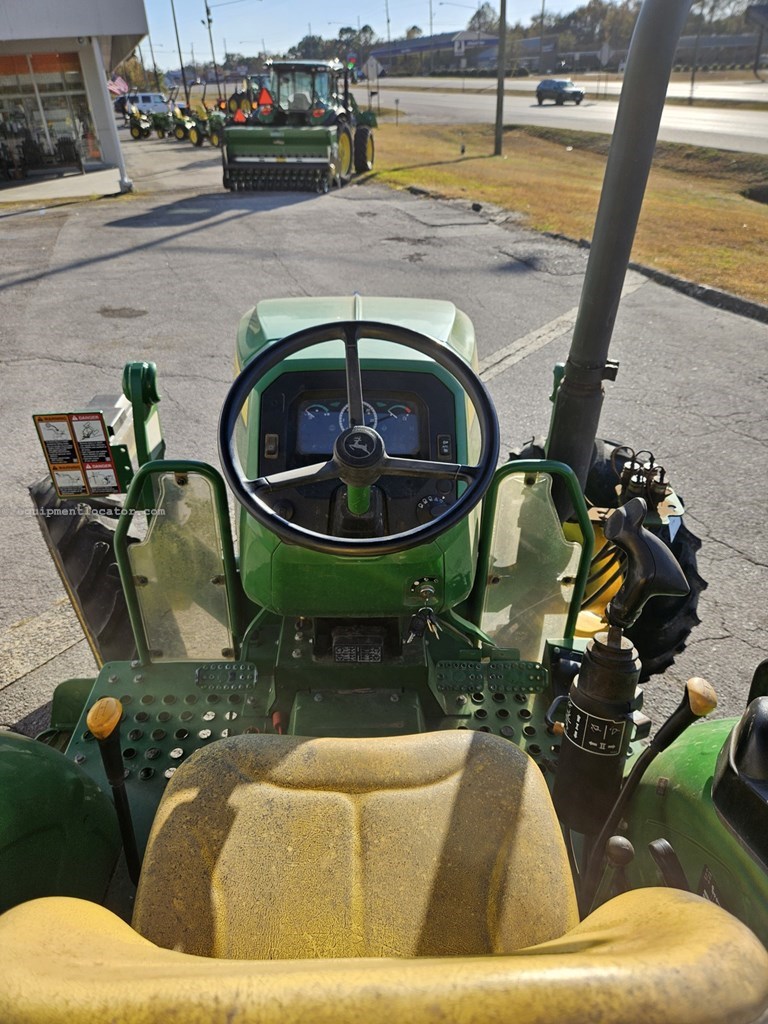 2020 John Deere 5075E Image 10