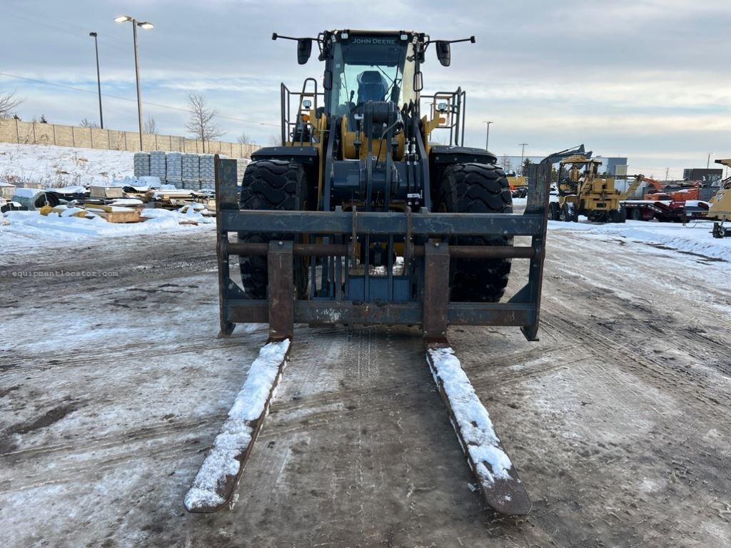 2023 John Deere 744P Image 8