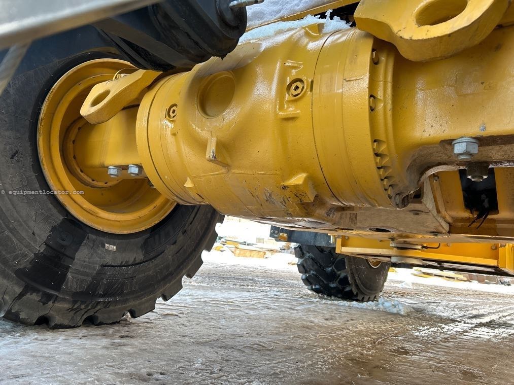 2023 John Deere 744P Image 15