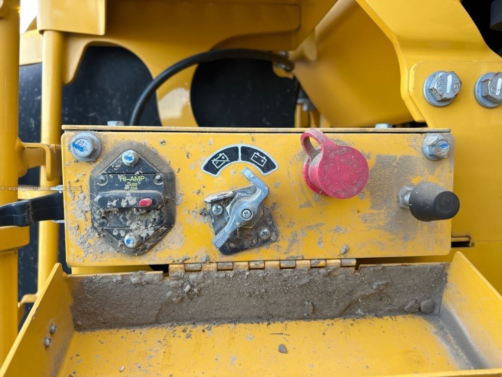 2023 John Deere 744P Image 16