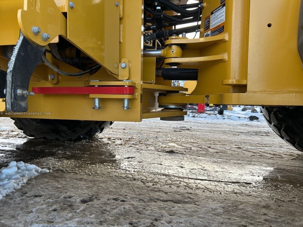 2023 John Deere 744P Image 17