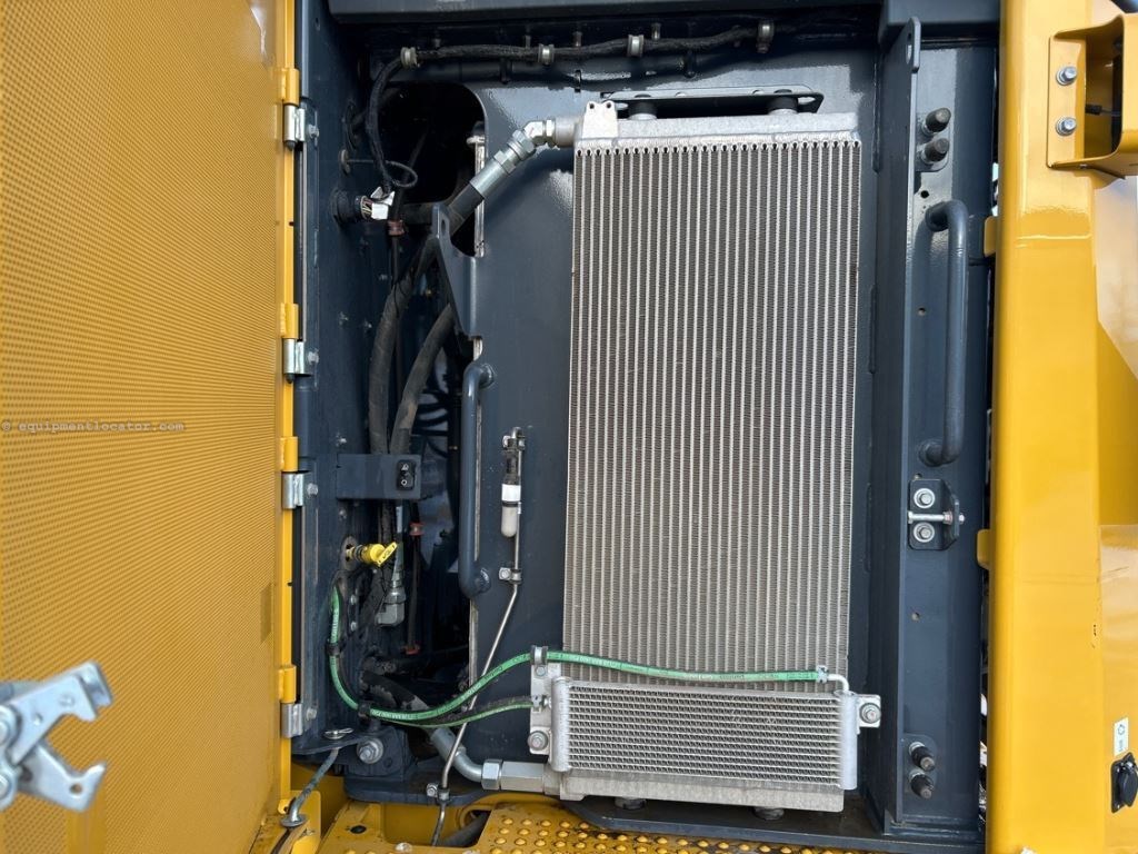 2023 John Deere 744P Image 21