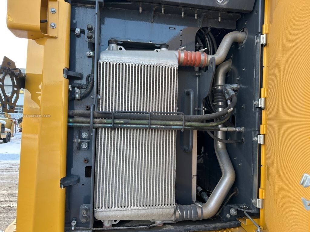 2023 John Deere 744P Image 30